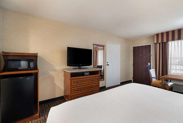  - Best Western Norwalk Inn - I-605, Exit 10
