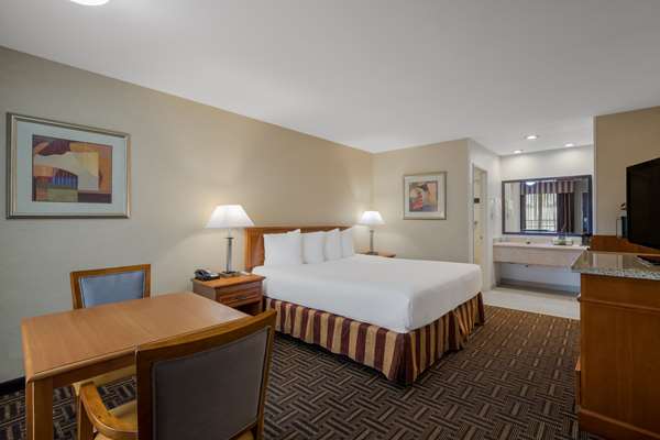  - Best Western Norwalk Inn - I-605, Exit 10