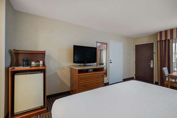  - Best Western Norwalk Inn - I-605, Exit 10