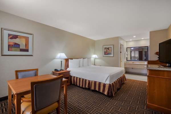  - Best Western Norwalk Inn - I-605, Exit 10
