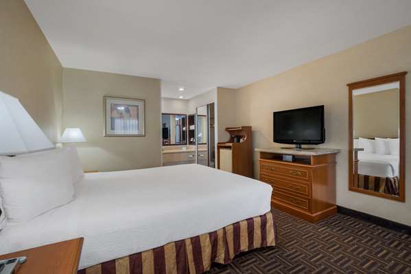  - Best Western Norwalk Inn - I-605, Exit 10