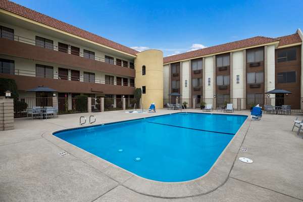 Pool - Best Western Norwalk Inn - I-605, Exit 10