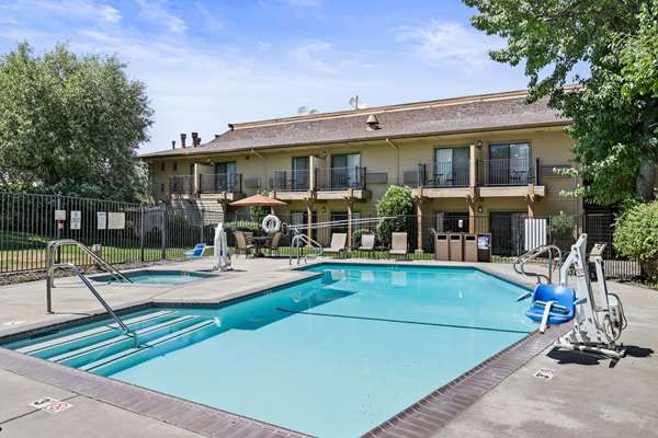 Pool - Best Western Plus Sonora Oaks Hotel & Conference Center