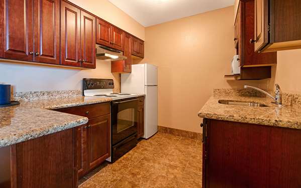  - Best Western Plus Humboldt House Inn Garberville - US 101, Exit 639