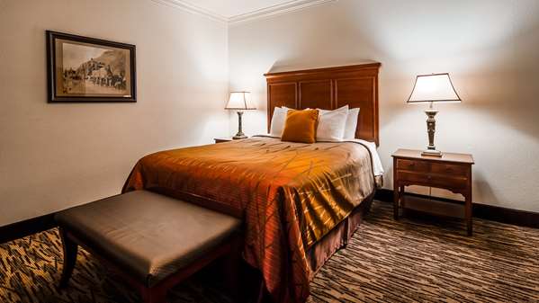  - Best Western Plus Humboldt House Inn Garberville - US 101, Exit 639