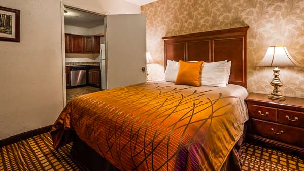  - Best Western Plus Humboldt House Inn Garberville - US 101, Exit 639