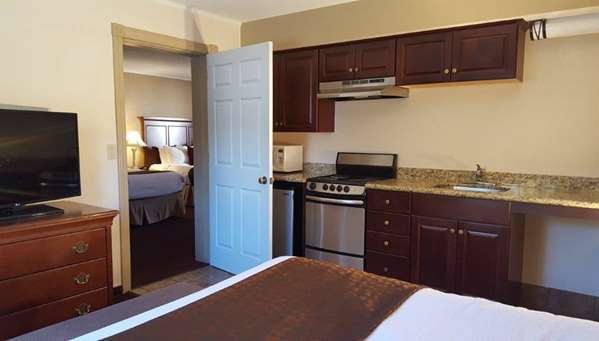 Suite - Best Western Plus Humboldt House Inn Garberville - US 101, Exit 639