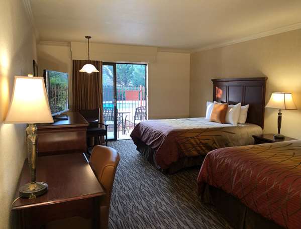  - Best Western Plus Humboldt House Inn Garberville - US 101, Exit 639