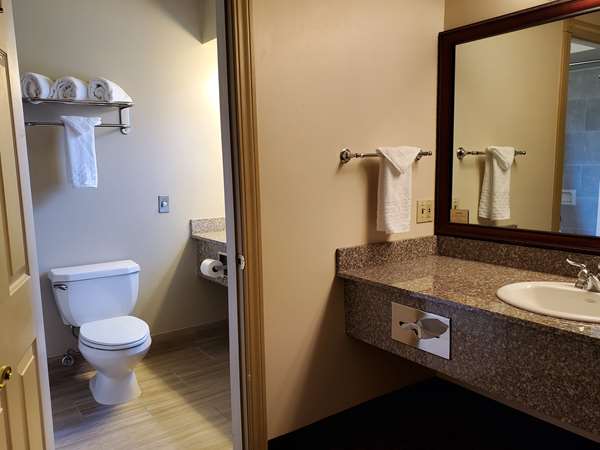  - Best Western Plus Humboldt House Inn Garberville - US 101, Exit 639