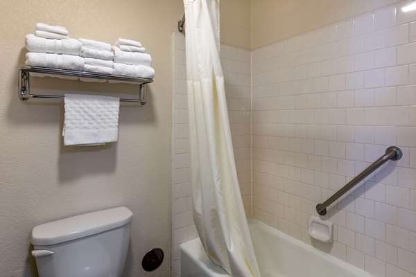  - Best Western Town & Country Lodge Tulare - CA 99, Exit 88