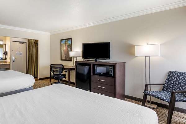  - Best Western Town & Country Lodge Tulare - CA 99, Exit 88