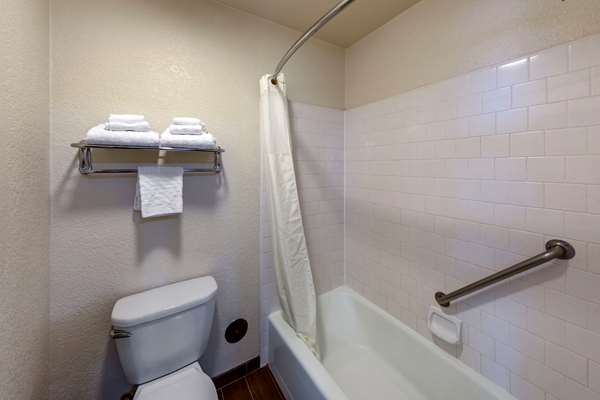  - Best Western Town & Country Lodge Tulare - CA 99, Exit 88