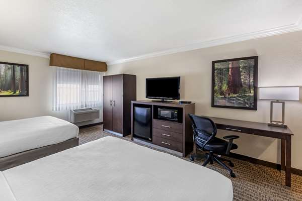  - Best Western Town & Country Lodge Tulare - CA 99, Exit 88