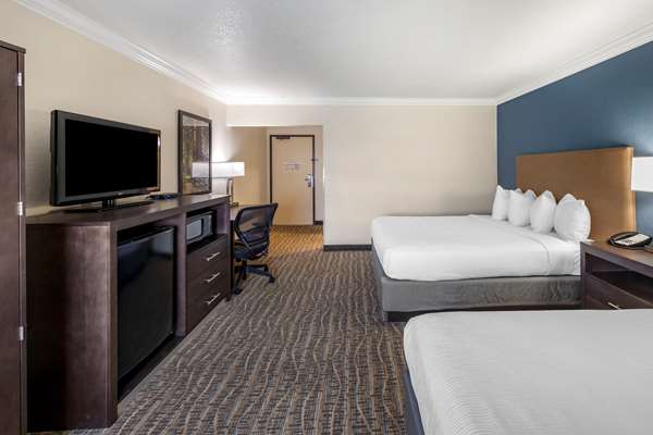  - Best Western Town & Country Lodge Tulare - CA 99, Exit 88