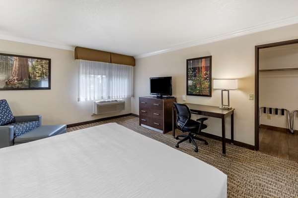  - Best Western Town & Country Lodge Tulare - CA 99, Exit 88