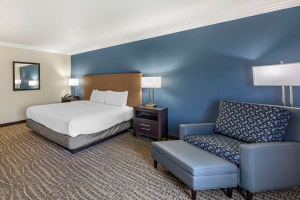  - Best Western Town & Country Lodge Tulare - CA 99, Exit 88