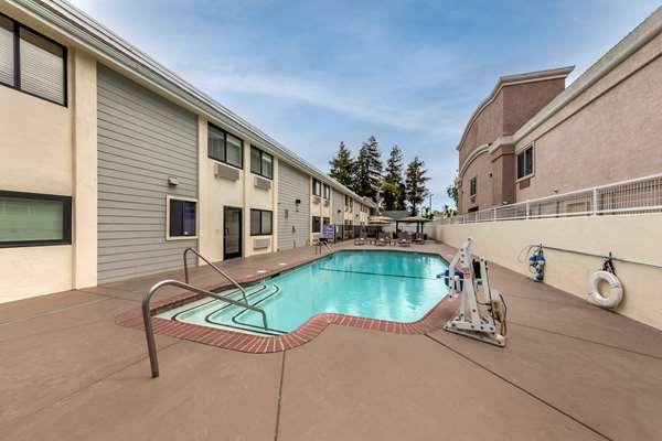 Pool - Best Western Town & Country Lodge Tulare - CA 99, Exit 88