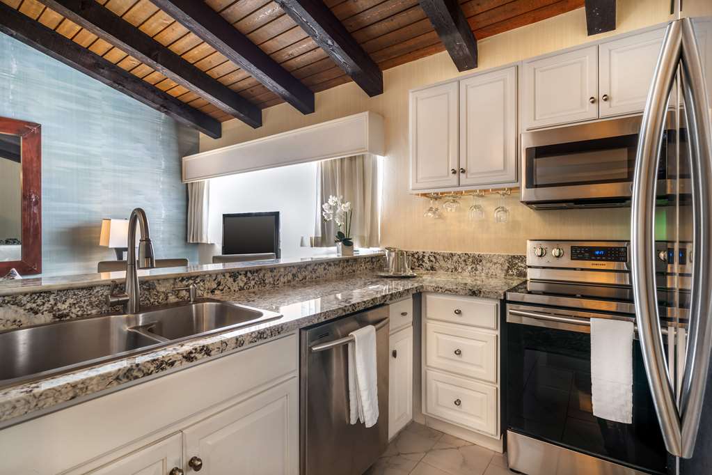 Best Western Plus Carpinteria Inn-guestroom-Guest Room,Guest Room Amenity,Kitchen/Kitchenette,Suite,On-Site.jpg