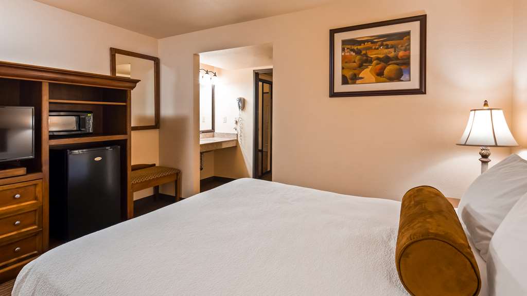 Best Western El Grande Inn-guestroom-Guest Room,On-Site.jpg