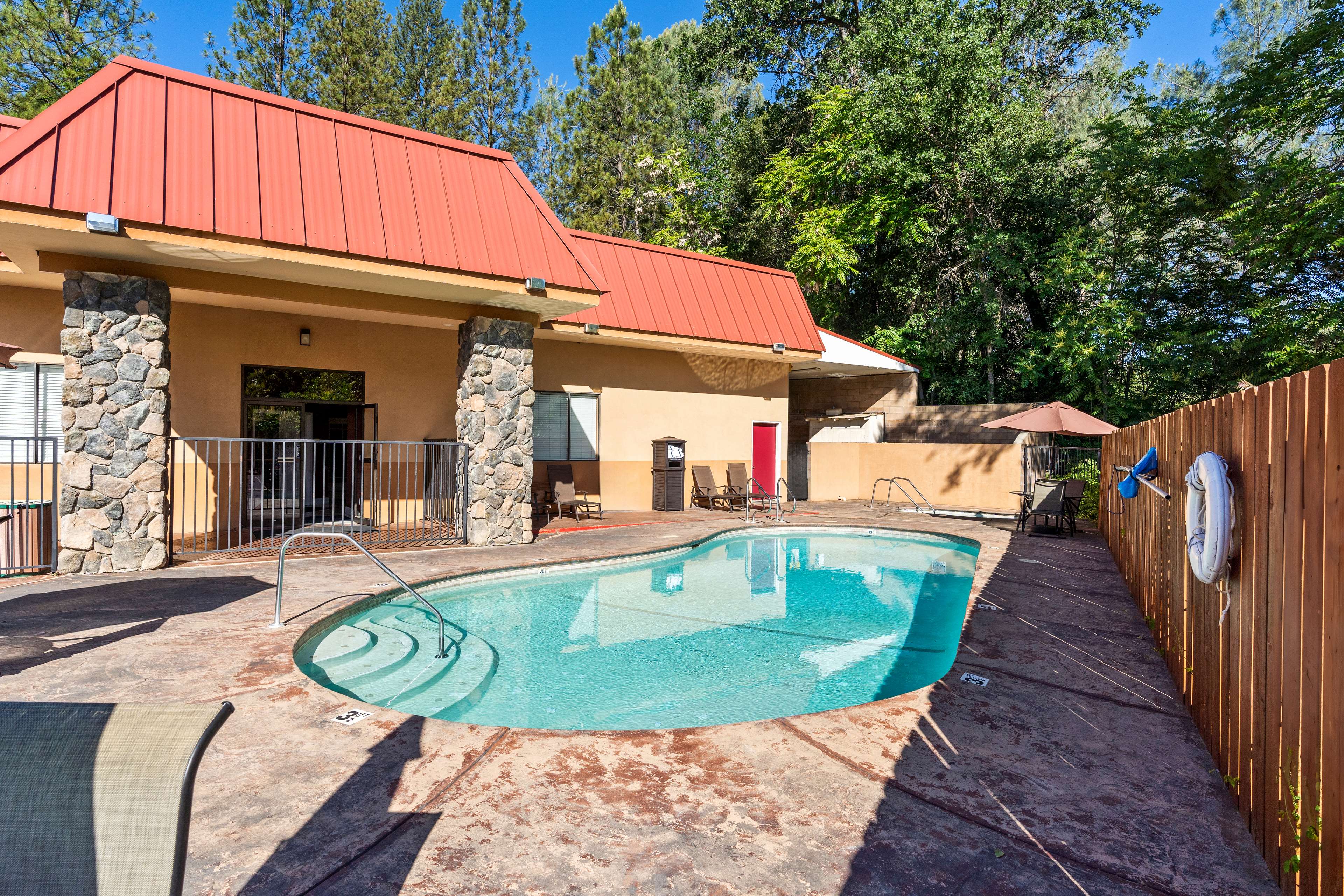 Best Western Plus Yosemite Way Station Motel