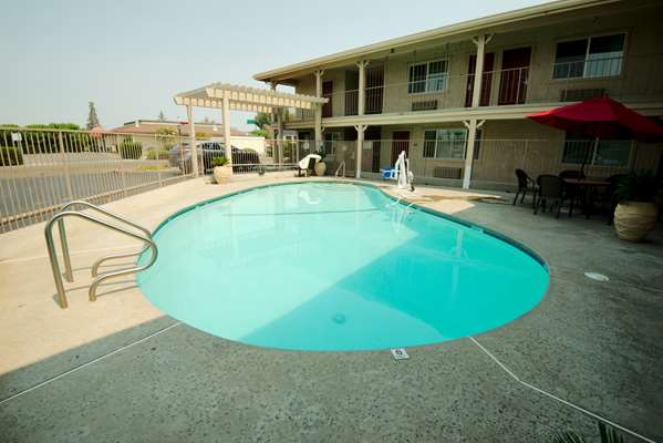 Pool - Best Western Hanford Inn