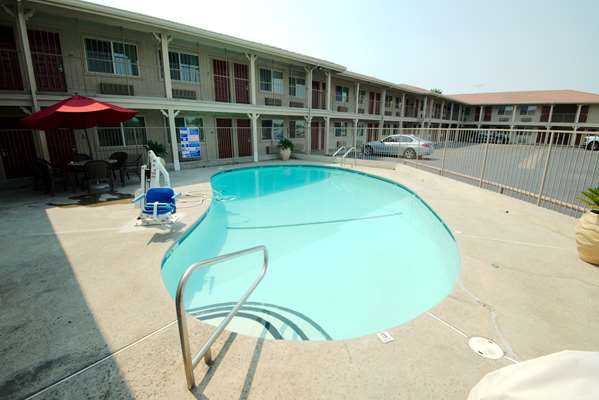 Pool - Best Western Hanford Inn