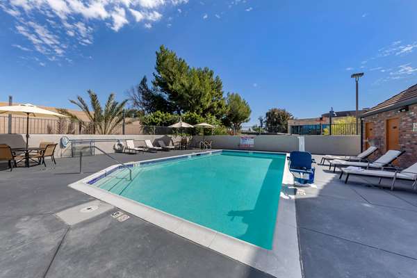 Pool - Best Western Country Inn Temecula - I-15, Exit 61