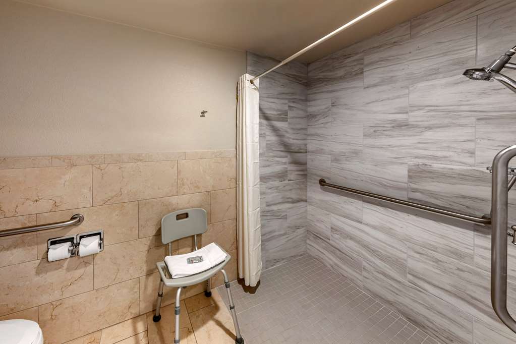 Best Western Country Inn-guestroom-Guest Room,Bathroom,On-Site.jpg