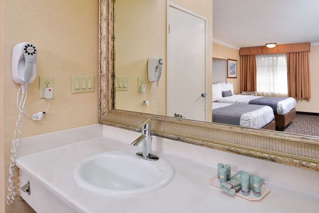 Best Western Airpark Hotel-Los Angeles LAX Airport-guestroom-Guest Room,Bathroom,On-Site.jpg