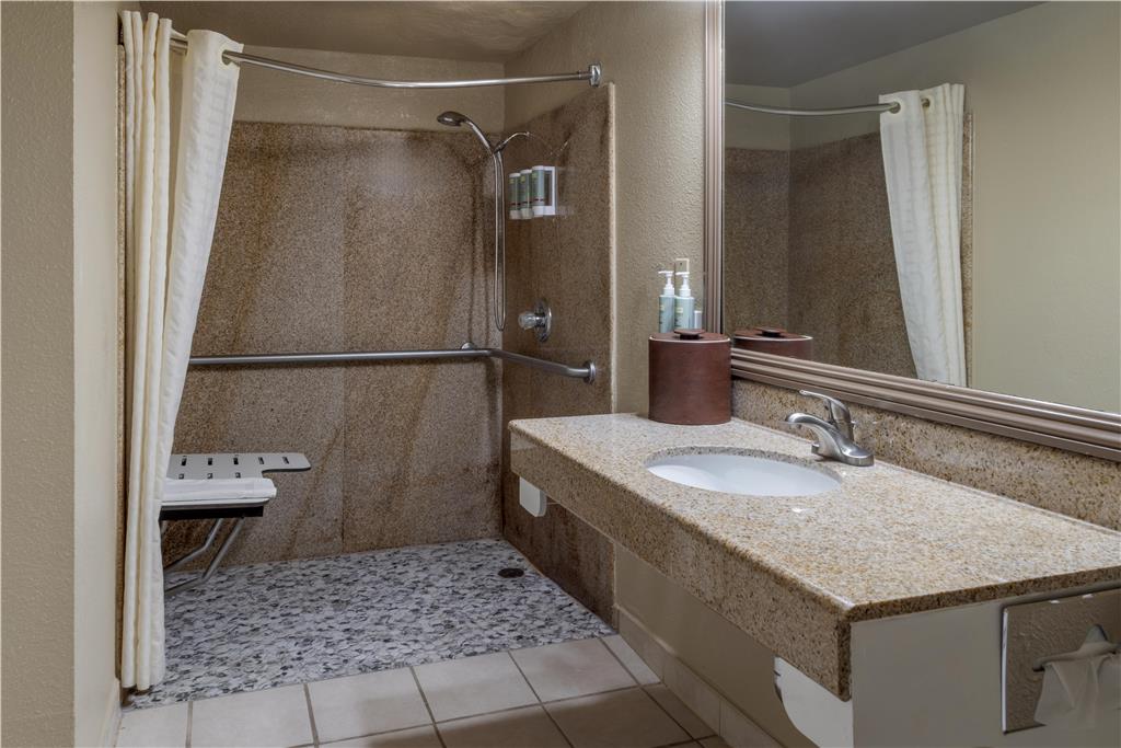 Best Western Heritage Inn-guestroom-Guest Room,Bathroom,Accessibility,On-Site.jpg