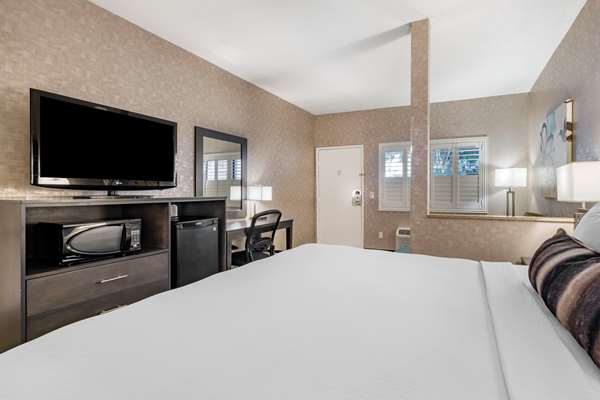  - Best Western Plus Park Place Inn & Mini Suites - I-5, Exit 110