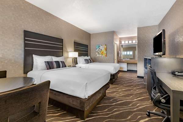  - Best Western Plus Park Place Inn & Mini Suites - I-5, Exit 110