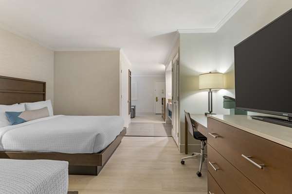  - Best Western Plus All Suite Inn Santa Cruz