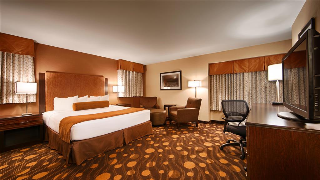 Best Western Plus Suites Hotel Coronado Island-guestroom-Guest Room,Suite,Indoor/Interior,On-Site.jpg