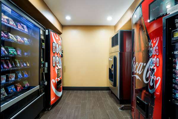  - Best Western Hotel Escondido - I-15, Exit 33