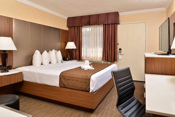  - Best Western Hollywood Plaza Inn