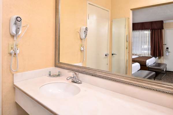  - Best Western Hollywood Plaza Inn