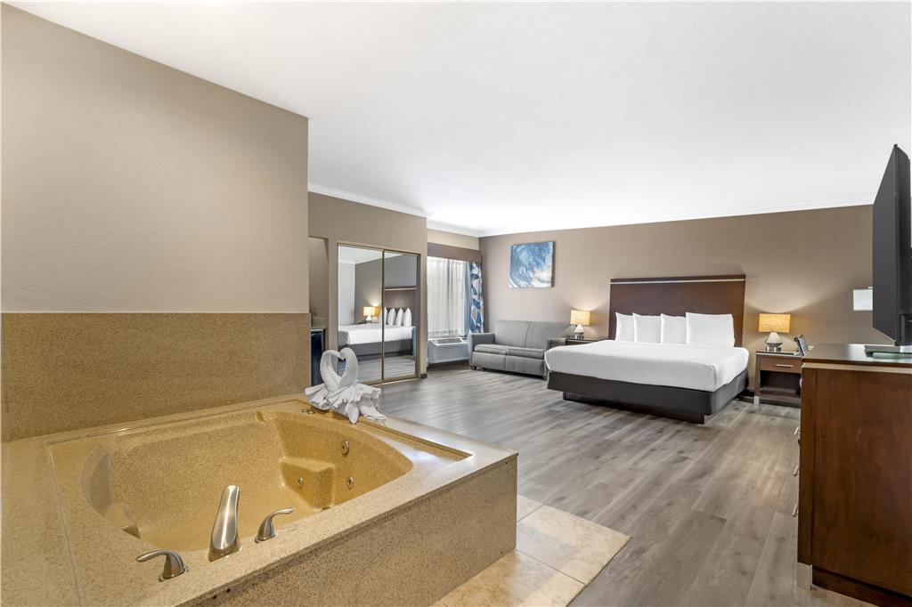 Best Western Redondo Beach Galleria Hotel - Beach City LA-guestroom-Guest Room,On-Site.jpg