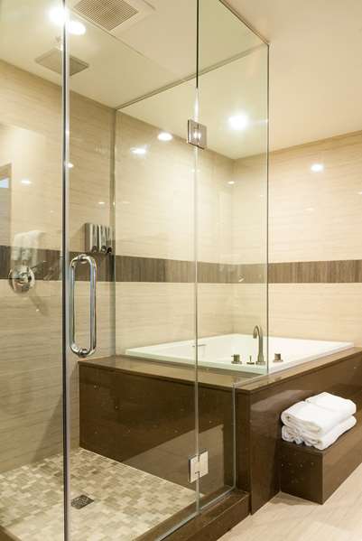 Suite - Best Western Plus Glendale Hotel Los Angeles