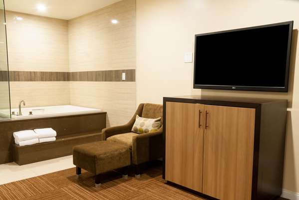 Suite - Best Western Plus Glendale Hotel Los Angeles
