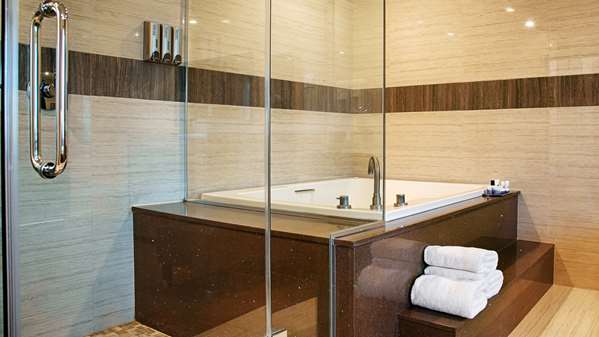 Suite - Best Western Plus Glendale Hotel Los Angeles