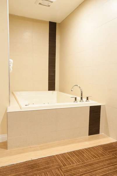 Suite - Best Western Plus Glendale Hotel Los Angeles