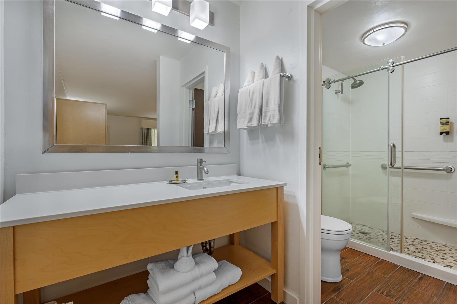 Best Western Plus South Coast Inn-guestroom-Guest Room,Bathroom,On-Site.jpg