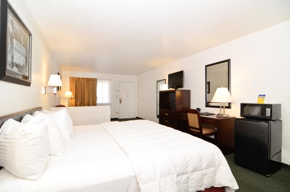Best Western Colorado River Inn - Tap to explore photos