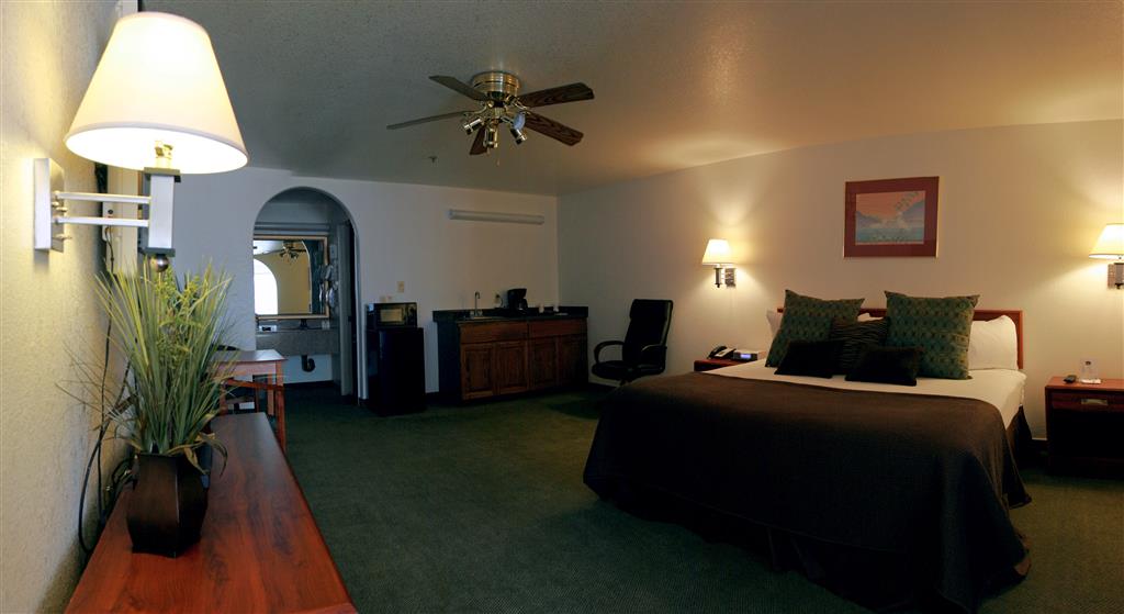 Best Western Colorado River Inn-guestroom-Guest Room,Suite,Indoor/Interior,On-Site.jpg