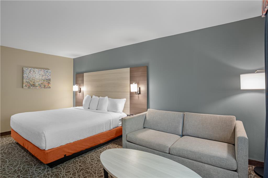 Best Western Porterville Inn-guestroom-Guest Room,On-Site.jpg