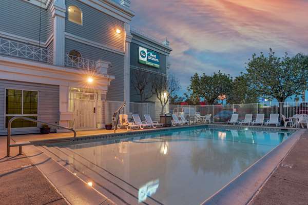Pool - Best Western Luxury Inn Tracy - I-205, Exit 8