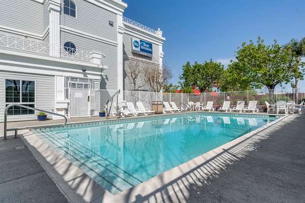 Pool - Best Western Luxury Inn Tracy - I-205, Exit 8