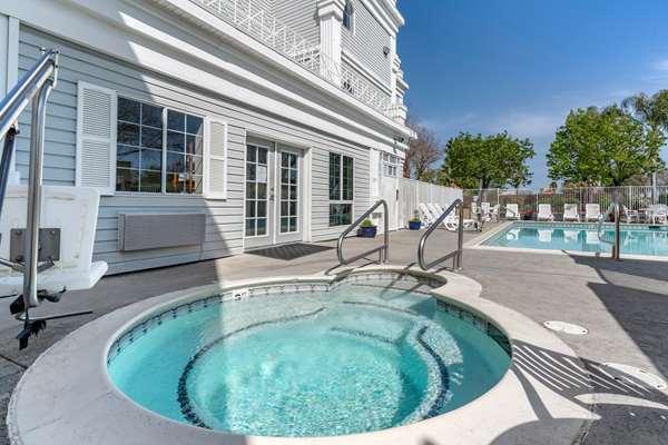 Pool - Best Western Luxury Inn Tracy - I-205, Exit 8