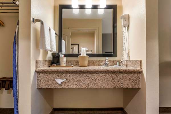  - Best Western Luxury Inn Tracy - I-205, Exit 8